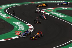 Daniel Ricciardo, Red Bull Racing RB12, Felipe Nasr, Sauber C35