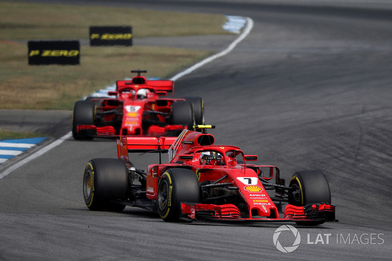 Kimi Raikkonen, Ferrari SF71H e Sebastian Vettel, Ferrari SF71H