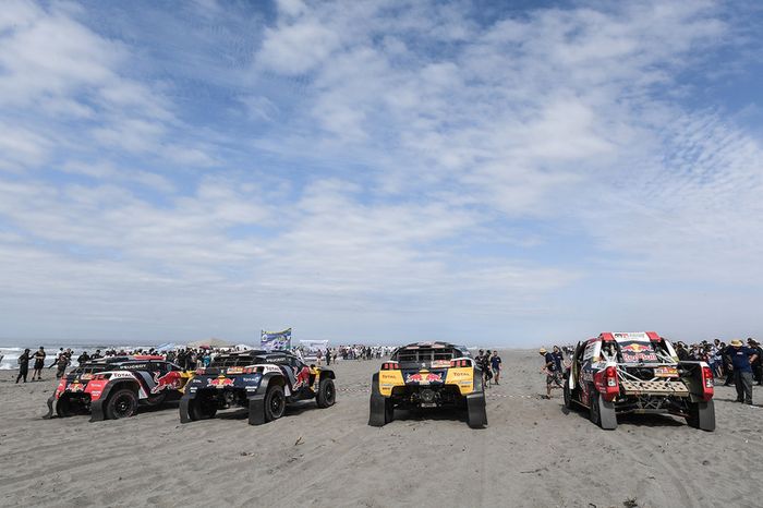 #301 Toyota Gazoo Racing Toyota: Nasser Al-Attiyah, Mathieu Baumel, #300 Peugeot Sport Peugeot 3008 DKR: Stéphane Peterhansel, Jean-Paul Cottret, #303 Peugeot Sport Peugeot 3008 DKR: Carlos Sainz, Lucas Cruz, #308 Peugeot Sport Peugeot 3008 DKR: Cyril Desp