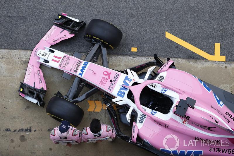 Гонщики Sahara Force India F1 Серхио Перес и Эстебан Окон, автомобиль VJM11
