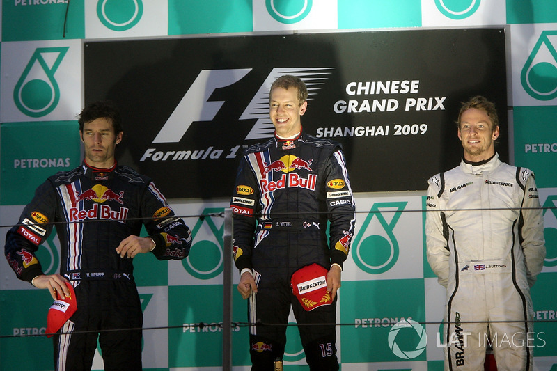 2009. Подіум: 1. Себастьян Феттель, Red Bull. 2. Марк Веббер, Red Bull. 3. Дженсон Баттон, Brawn