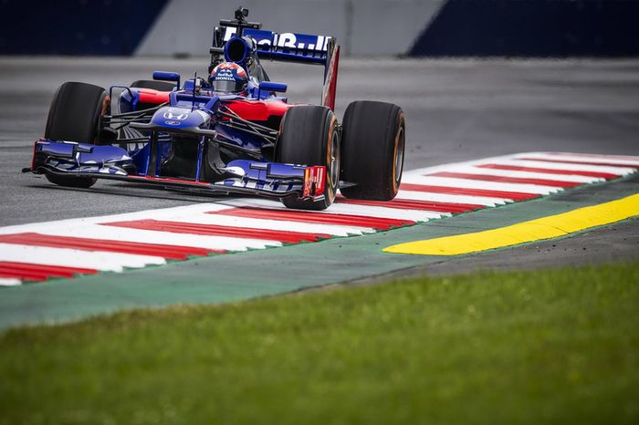 Marc Márquez conduce un Toro Rosso F1