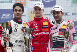 Podyum:Yarışın kazananı Ralf Aron, PREMA Theodore Racing Dallara F317 - Mercedes-Benz, ikinci Enaam Ahmed, Hitech Bullfrog GP Dallara F317 - Mercedes-Benz, üçüncü Jehan Daruvala, Carlin Dallara F317 - Volkswagen
