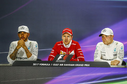 La conferenza stampa post-gara: il vincitore della gara Sebastian Vettel, Ferrari, il secondo classificato Lewis Hamilton, Mercedes AMG F1, il terzo classificato Valtteri Bottas, Mercedes AMG F1