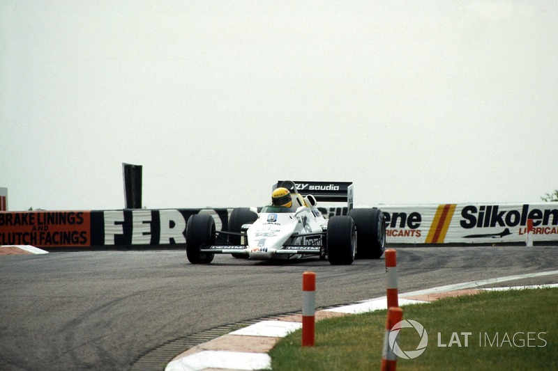 Ayrton Senna prueba el  Williams FW08C por primera vez