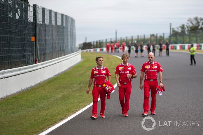 Inaki Rueda, estratega de Ferrari, Antti Kontsas, entrenador de Sebastian Vettel, Ferrari y Jock Clear, ingeniero jefe de Ferrari
