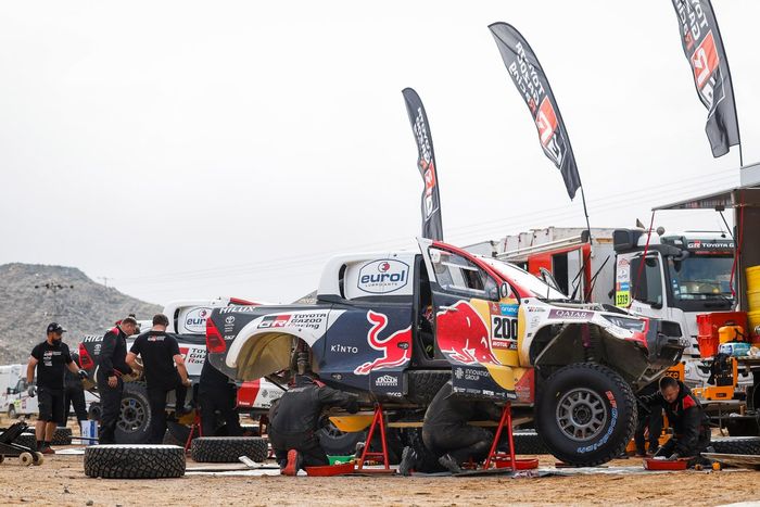 Assistance for #200 Toyota Gazoo Racing Toyota: Nasser Al-Attiyah, Mathieu Baumel
