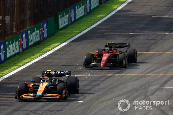 Lando Norris, McLaren MCL36, Carlos Sainz, Ferrari F1-75