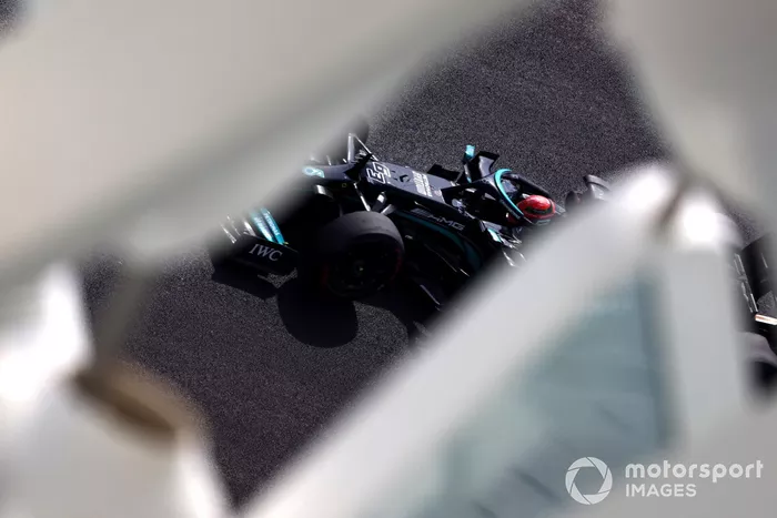George Russell, Mercedes W10 adaptado (muleto) con los Pirelli de 18 pulgadas 