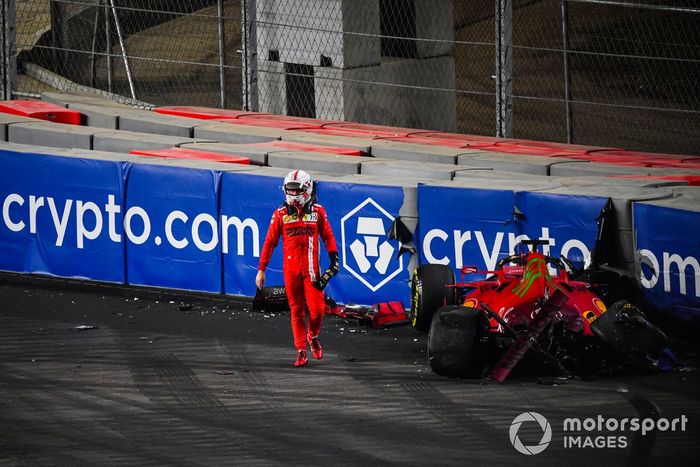 Charles Leclerc, Ferrari, choca en la FP2