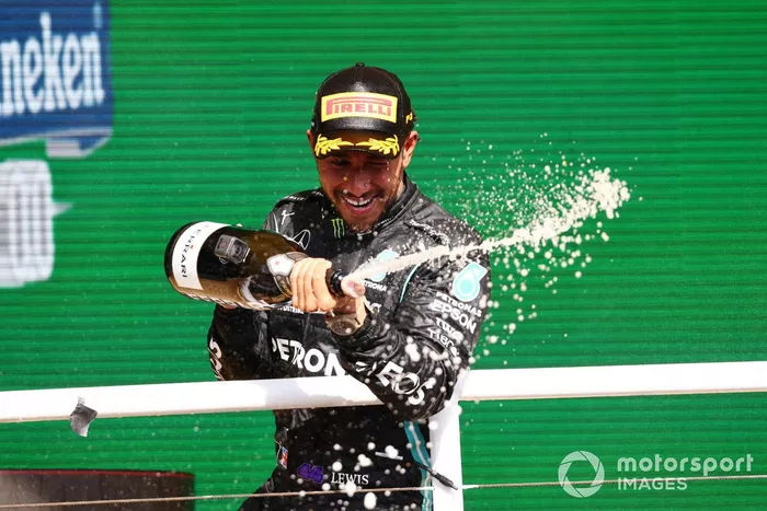 El ganador Lewis Hamilton, Mercedes 