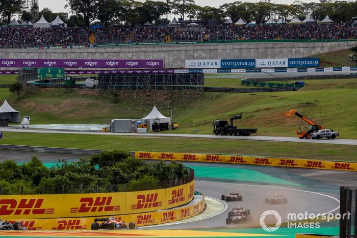 Carlos Sainz Jr., Ferrari SF21, Max Verstappen, Red Bull Racing RB16B, Charles Leclerc, Ferrari SF21, y Sergio Pérez, Red Bull Racing RB16B