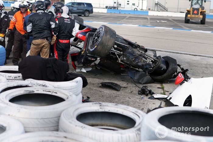 Choque del #7 Toyota Gazoo Racing Toyota GR010 - Hybrid: José María López