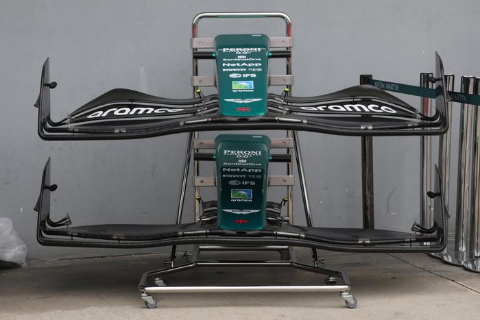 Alerones delanteros del AMR22 de Aston Martin