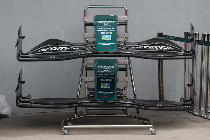 Alerones delanteros del AMR22 de Aston Martin