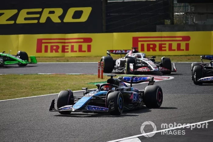 Esteban Ocon, Alpine A524, Pierre Gasly, Alpine A524, Kevin Magnussen, Haas VF-24
