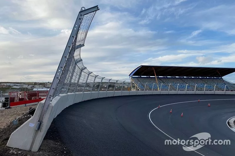 La curva peraltada de Zandvoort  (las fotos son de la curva 3, la curva final también es peraltada)