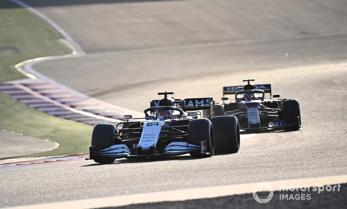 George Russell, Williams FW43B Davanti a Yuki Tsunoda, AlphaTauri AT02 
