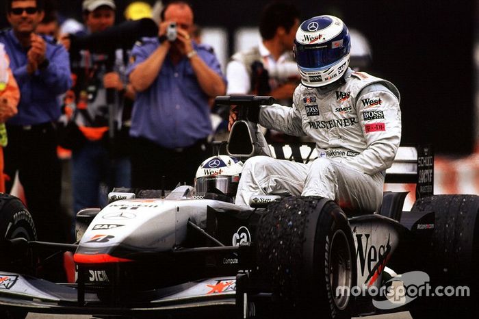 2001: La desesperación de Hakkinen en la última vuelta