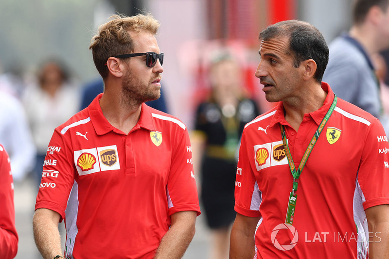 Sebastian Vettel, Ferrari with Ferrari team members
