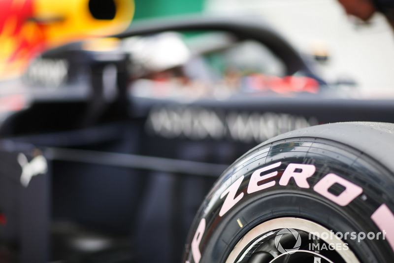 Шины Ultra soft на автомобиле RB14 Макса Ферстаппена, Red Bull Racing