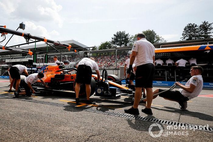 Carlos Sainz Jr., McLaren MCL34