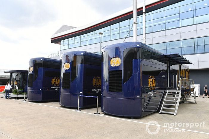 El edificio de la FIA en el paddock