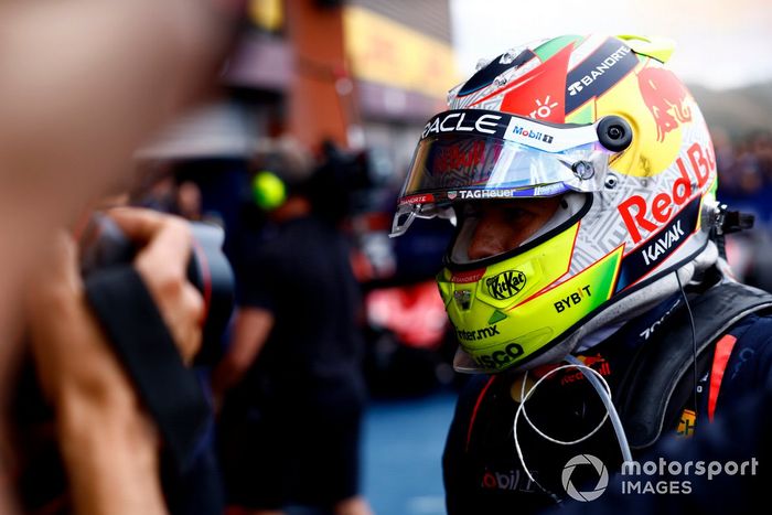 Sergio Pérez, Red Bull Racing, 2ª posición, en Parc Ferme