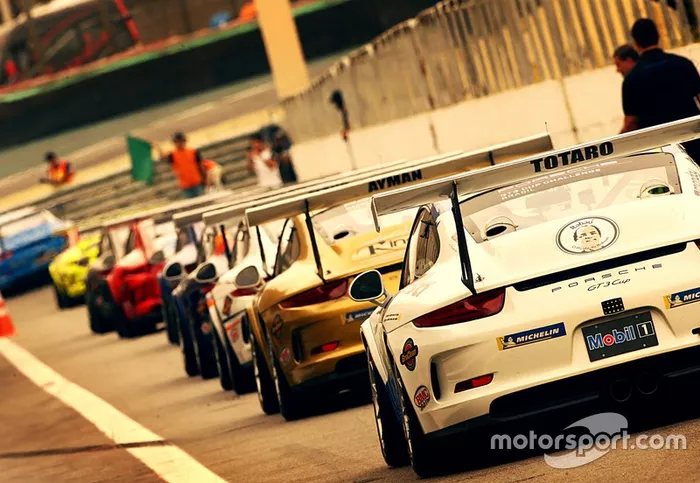 Alinhamento de carros da Porsche Cup Brasil