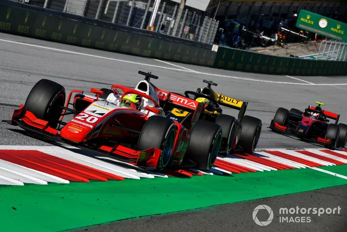 Mick Schumacher, Prema Racing, Guanyu Zhou, UNI-Virtuosi y Callum Ilott, UNI-Virtuosi 