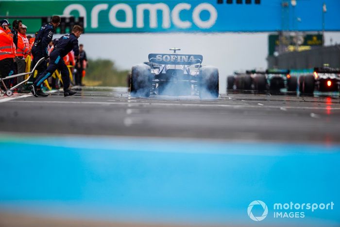 Nicholas Latifi, Williams FW44, enciende sus traseros en la salida