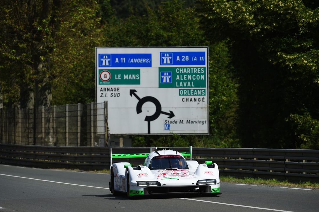 #99 Proton Competition Porsche 963 de Neel Jani, Harry Tincknell, Julien Andlauer