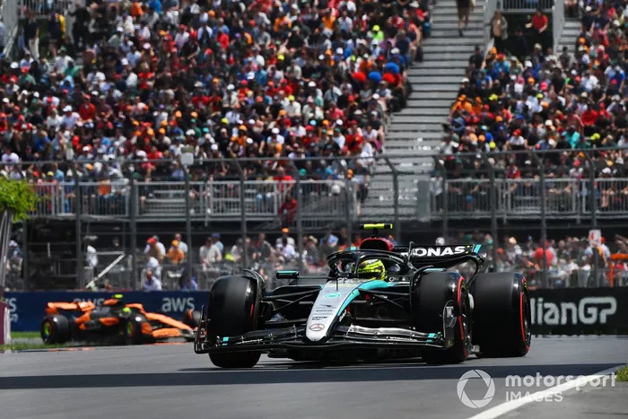 Lewis Hamilton, Mercedes F1 W15, Lando Norris, McLaren MCL38