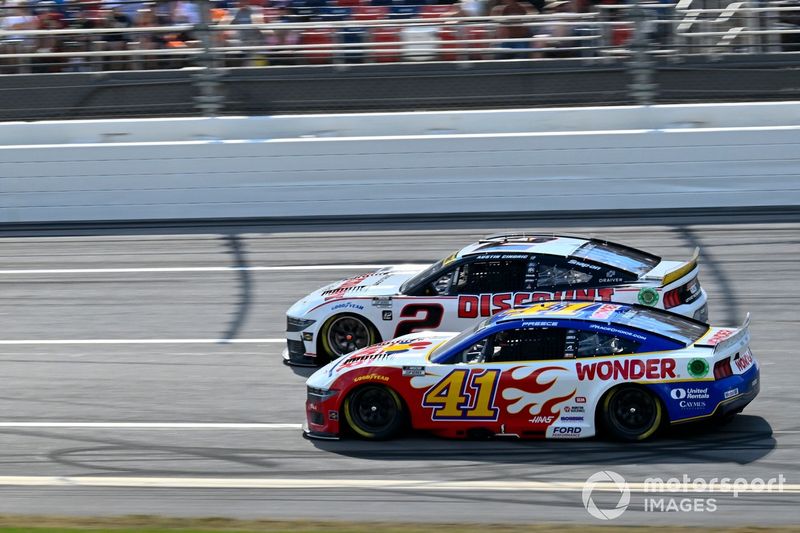 Ryan Preece, Stewart-Haas Racing, Wonder Bread Ford Mustang and Austin Cindric, Team Penske, Discount Tire Ford Mustang