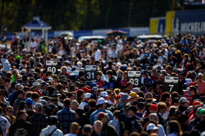 Pre-race fan walk