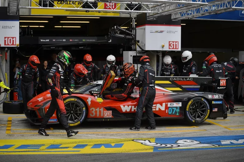 #311 Cadillac Whelen Cadillac V-Series.R : Jack Aitken, Felipe Drugovich, Frederik Vesti