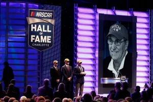 Mike Helton speaks with Luke McKernan, Hunter McKernan and Dakota Hunter during the Landmark Award presented to Jim Hunter