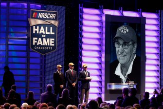 Mike Helton speaks with Luke McKernan, Hunter McKernan and Dakota Hunter during the Landmark Award presented to Jim Hunter