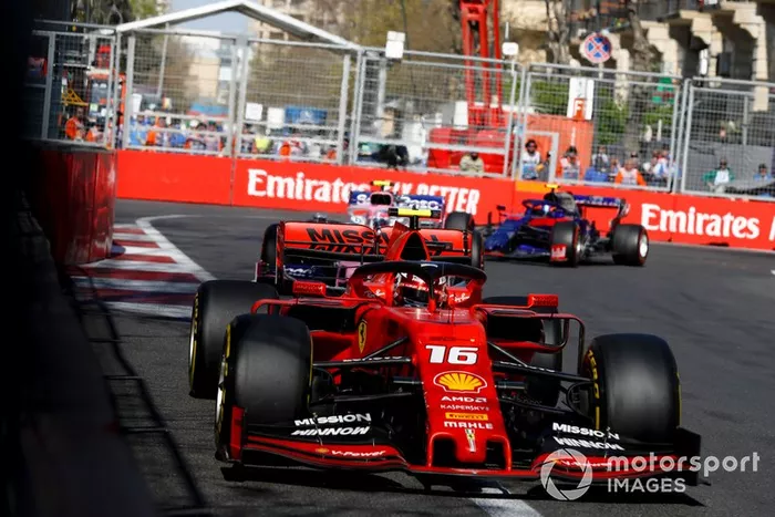Charles Leclerc, Ferrari SF90, Lance Stroll, Racing Point RP19 y Alexander Albon, Toro Rosso STR14 