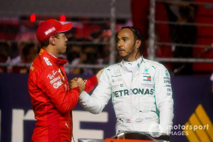 Sebastian Vettel, Ferrari e Lewis Hamilton, Mercedes AMG F1 festeggiano al Parc Ferme 