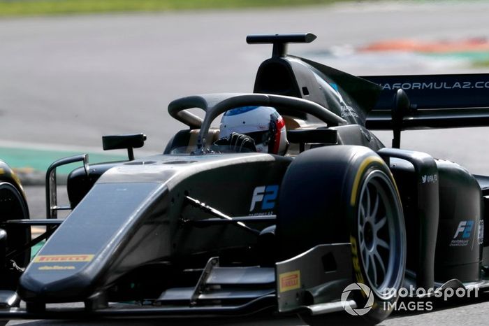 Jean Alesi prueba los nuevos neumáticos Pirelli de 18 pulgadas para las próximas temporada de F2