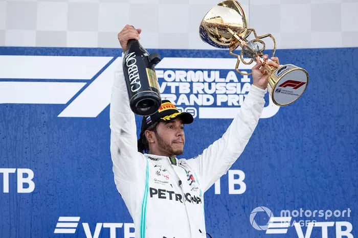 1: Lewis Hamilton, 143