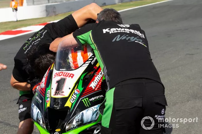 Jonathan Rea, Kawasaki Racing Team festeggia la vittoria del suo quinto titolo