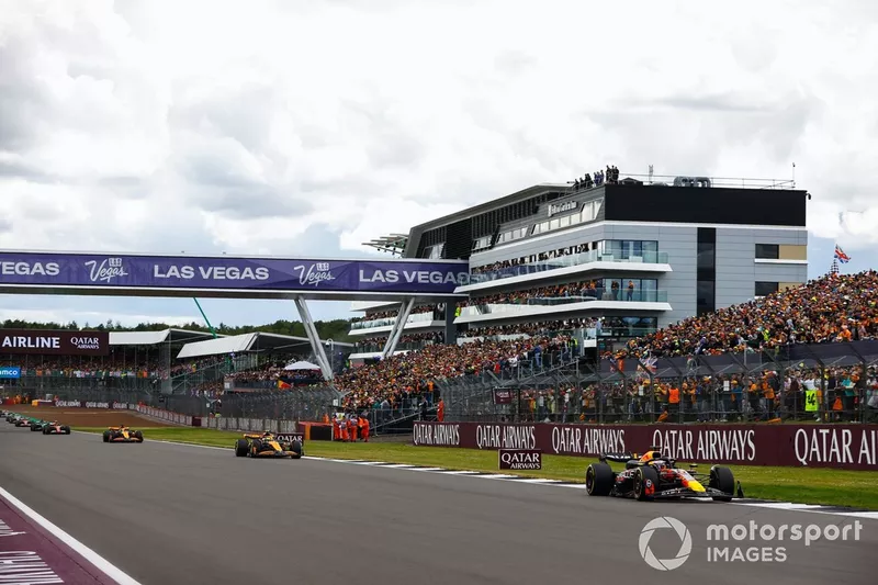 Max Verstappen, Red Bull Racing RB20, Lando Norris, McLaren MCL38