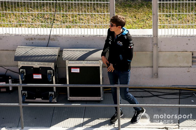 George Russell, Williams, on the pit wall
