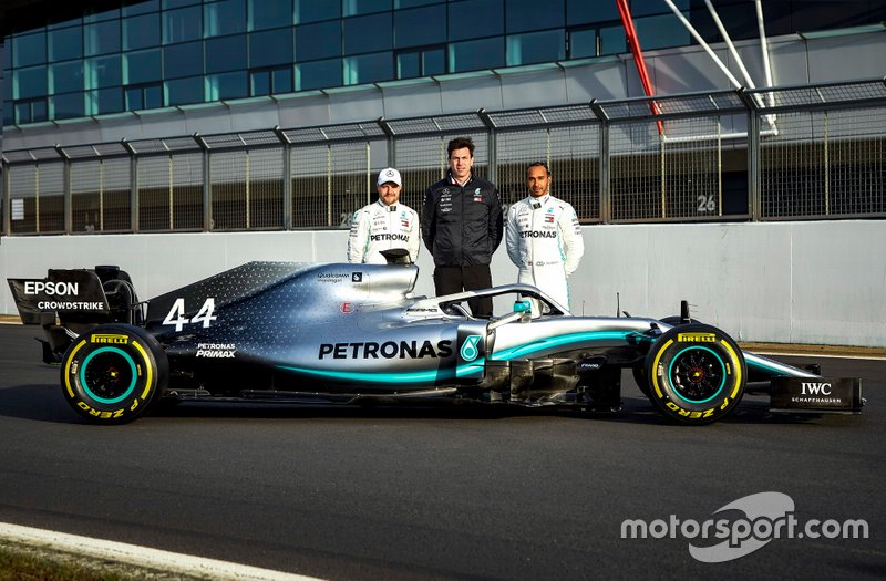 Valtteri Bottas, Toto Wolff, Lewis  Hamilton avec la 
Mercedes AMG F1 W10