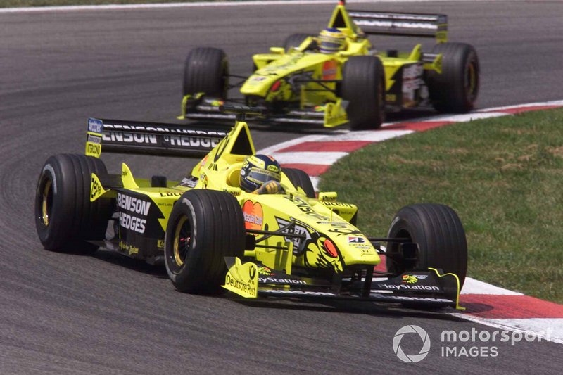 Heinz-Harald Frentzen, Jordan-Mugan Honda EJ10 leads Jarno Trulli, Jordan-Mugan Honda EJ10 