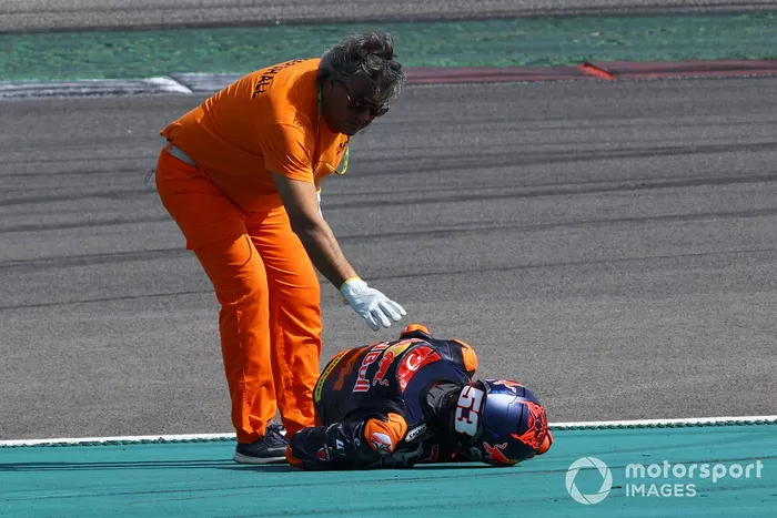 Caída de Deniz Oncu, Red Bull KTM Tech3 