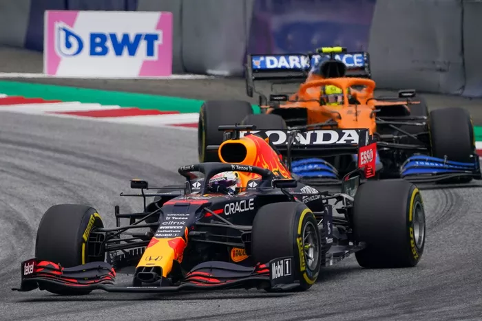 Max Verstappen, Red Bull Racing RB16B, Lando Norris, McLaren MCL35M