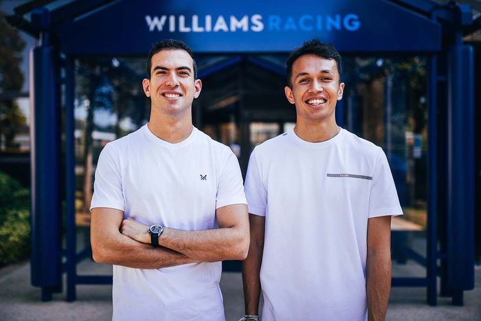 Nicholas Latifi (185 cm) y Alex Albon (185 cm), pilotos de Williams.
